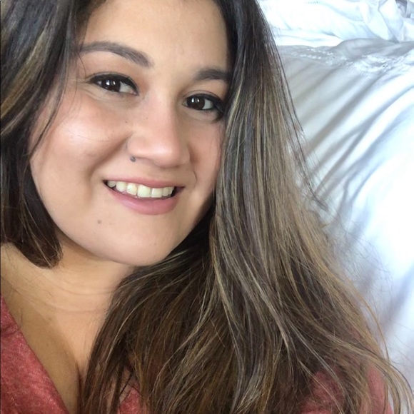 Meet your Posher, Jessica - Picture 2 of 2